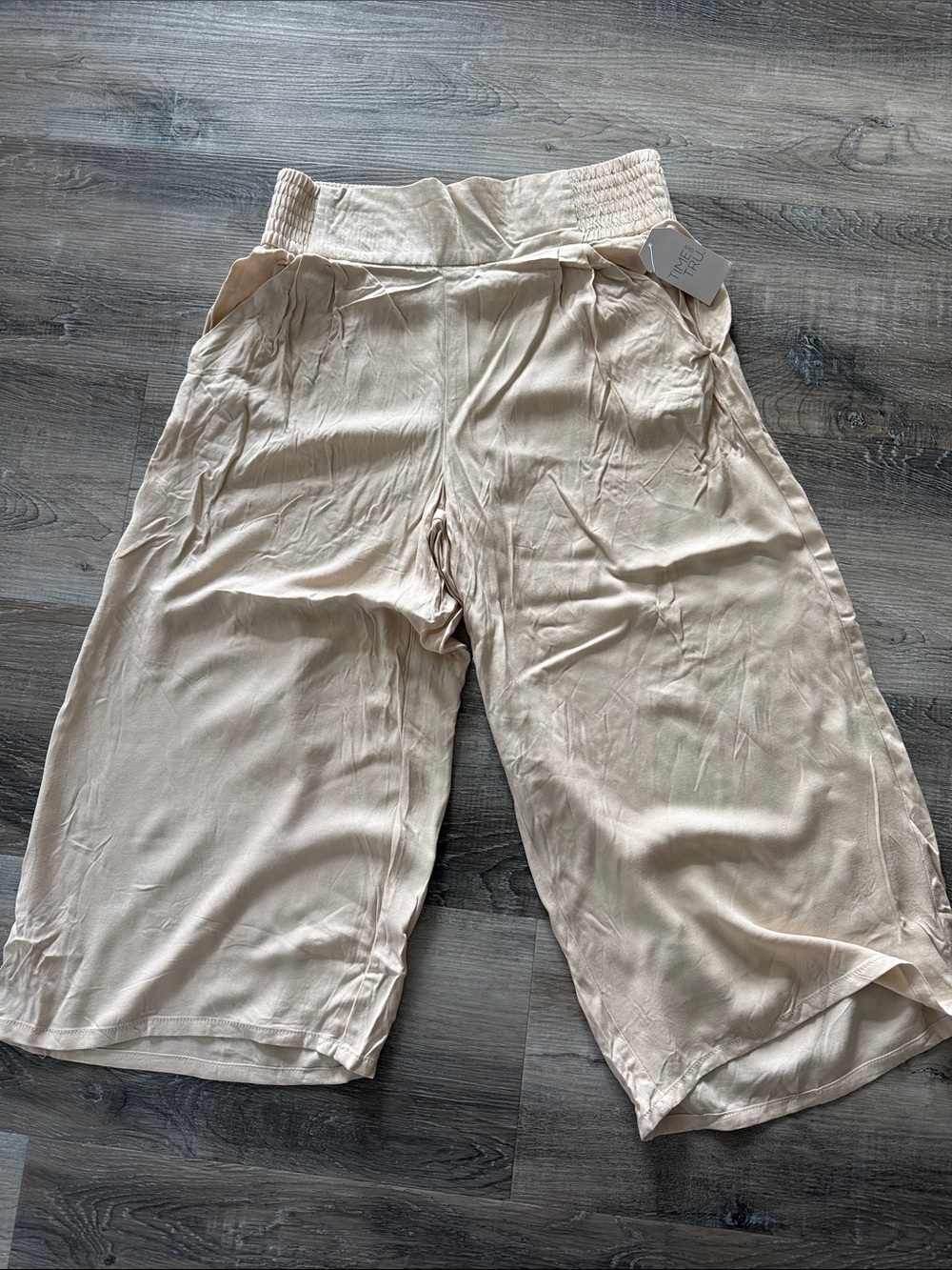 NWT Time  and Tru Wide Leg Satin-Look Culotte Pants in Light Beige sz m
